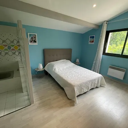 Le Du Pre En Holiday home